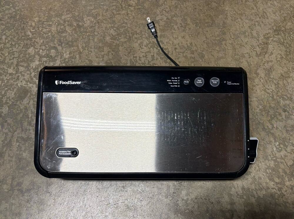 FoodSaver Vacuum Sealer Machine w/ Broken Accessory Port